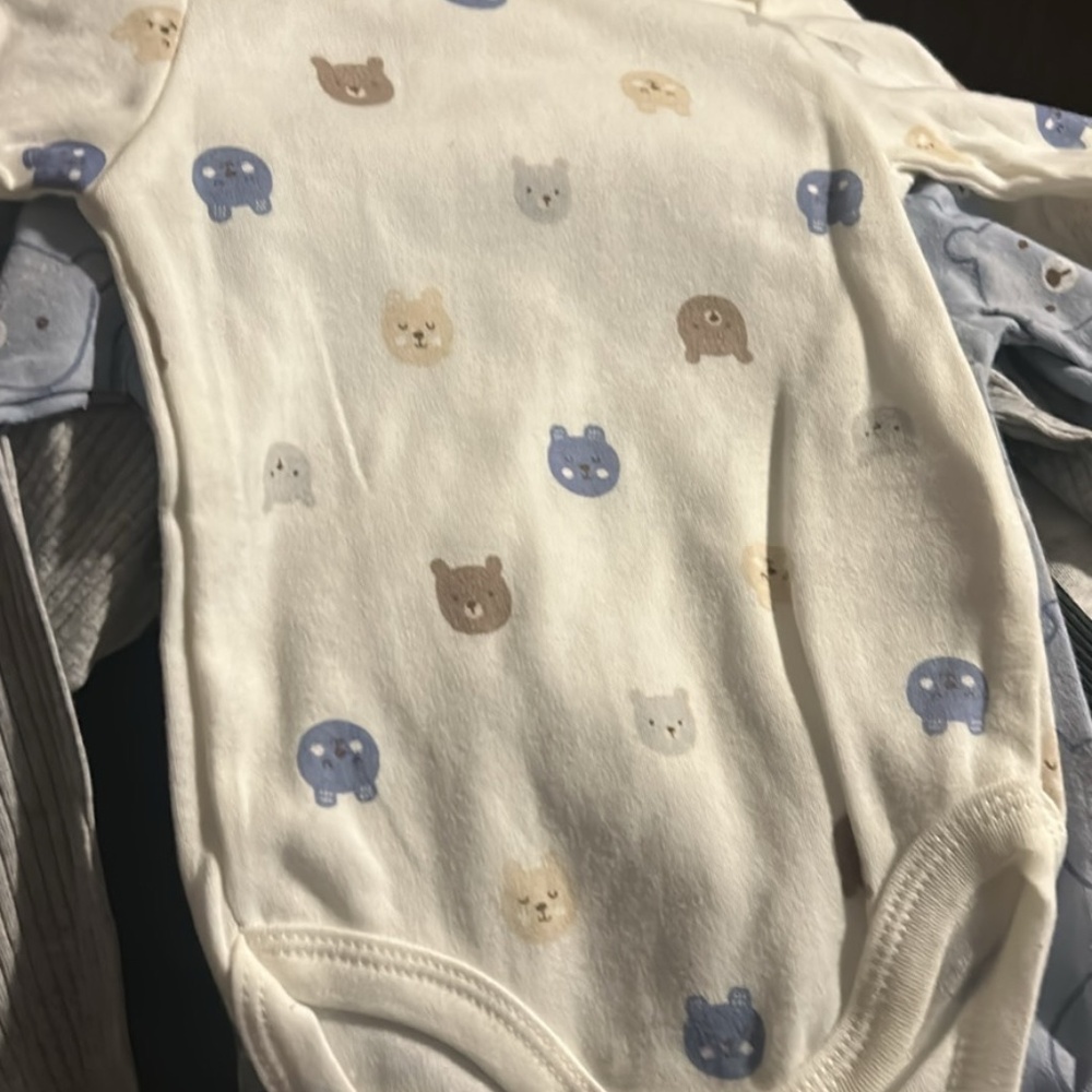 3 bodysuits - Picture 3 of 4